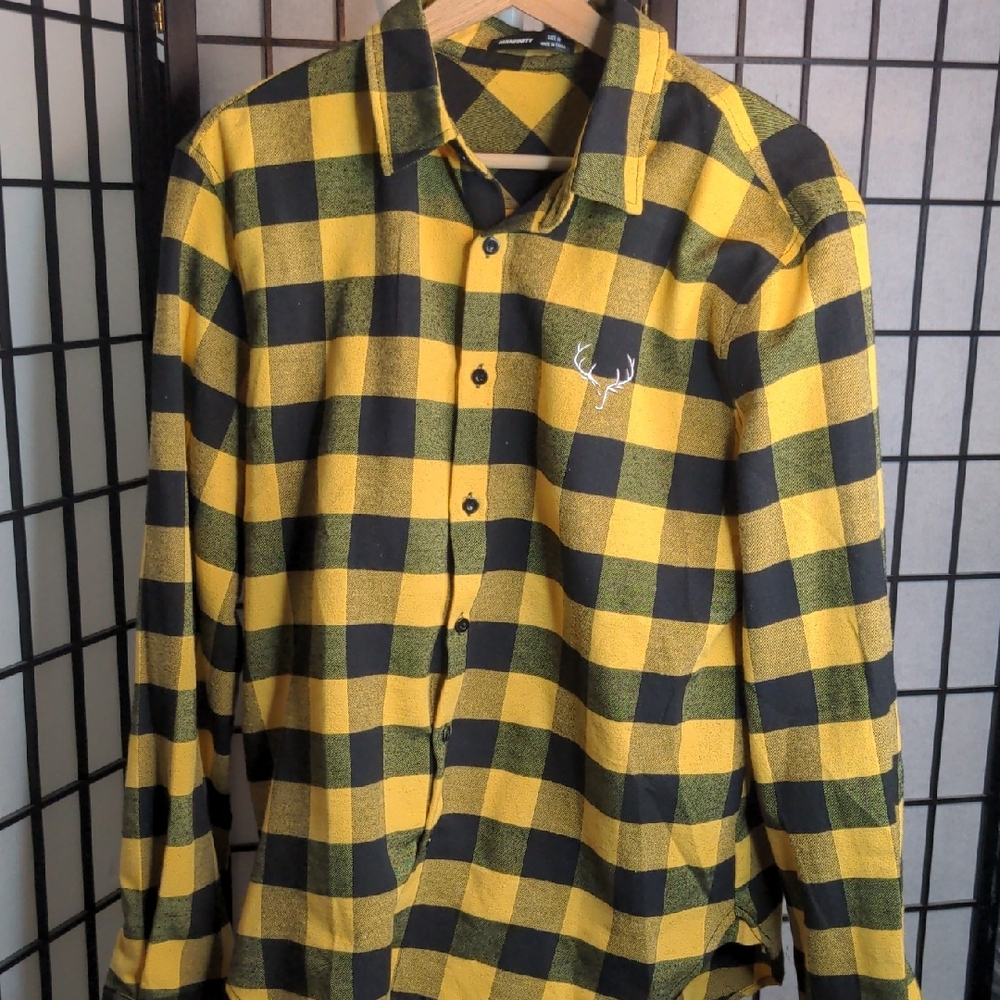 MANFINITY Yellow and Black Checkered Men's Shirt